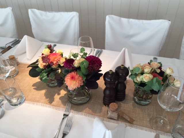 Tischgestaltung bei einer Hochzeit von Blumen Mardt